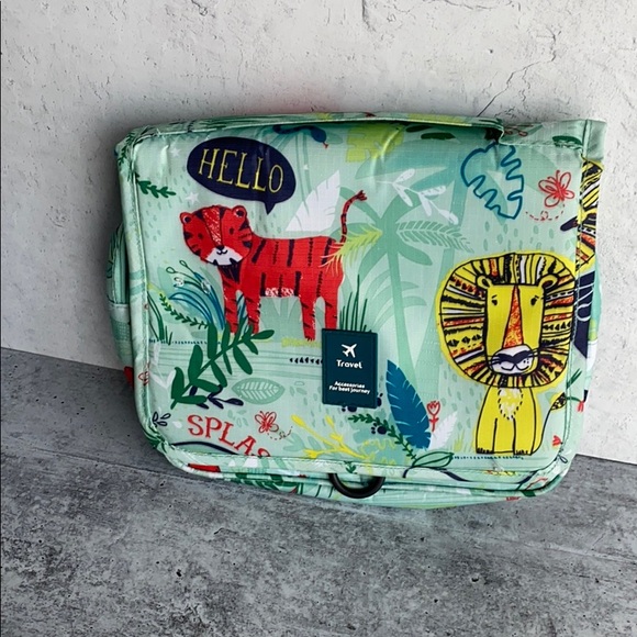 Toiletry Travel Case with Hook - Picture 8 of 9